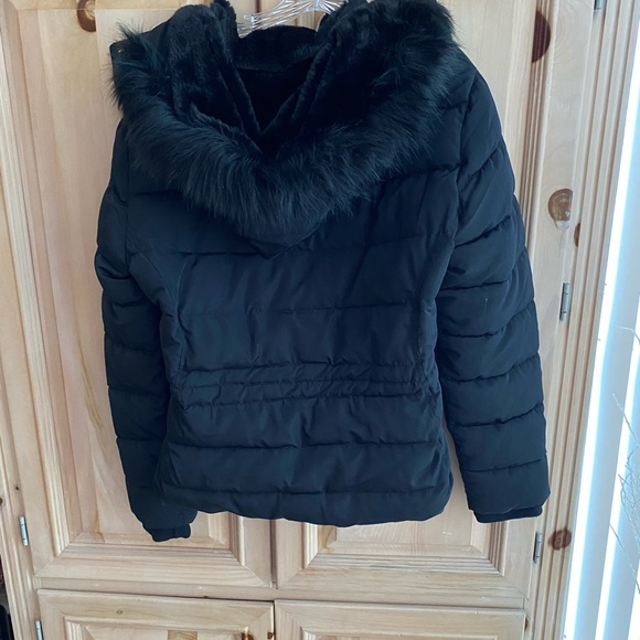 Guess NWOT fur hooded bomber jacket Sz XL. Cozy and warm excellent condition $30 - Picture 5 of 9